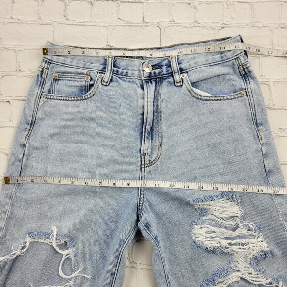 American Eagle Woman’s light blue distressed mom jeans size 6 Regular - Picture 5 of 12